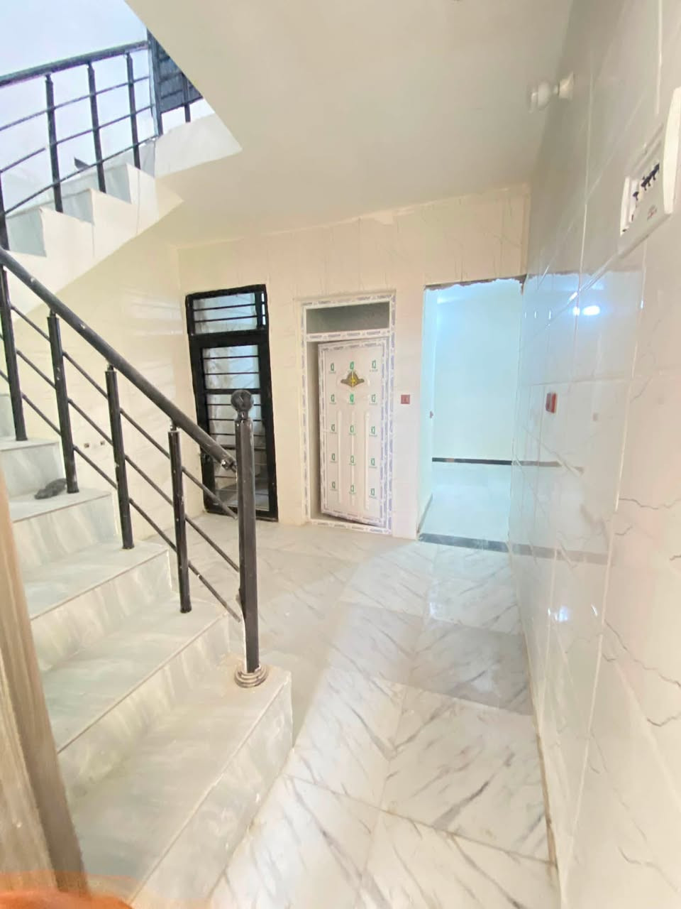 دار 🏠 للبيع بمساحة 65 متر بناء 🚧 بلوك
يحتوي على صاله مطبخ حولي صحيات عدد 2 معا غرف النوم عدد 3 

زراعي سند 25 اقرار محكمه 

موقع منطقة الدوانم الزراعيه بغداد الكرخ قرب شرطه الخامسه 

موقع دار 🏠 بداية شارع الرباط 

سعر 60 مليون وقابل للتفاوض 

الاستفسار الاتصال *********** 

متوفر عروض داخل منطقه حسب امكانيتك 

متوفر قطع أراضي للبيع يبدي سعر من 10 مليون 

متوفر مزارع ايجار او شراء
