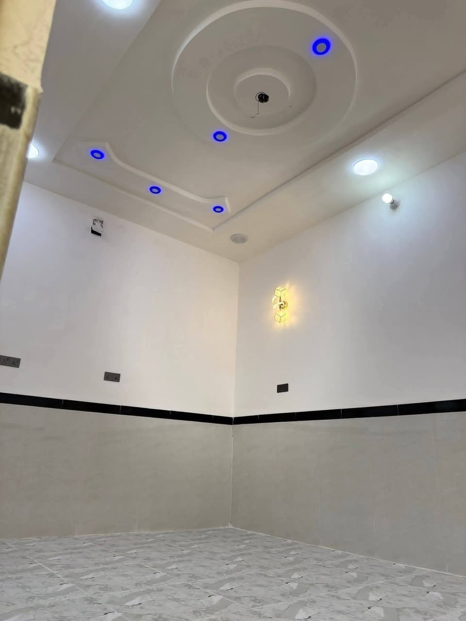 دار ١٠٠م مربع حي العرضات الاولى
خلف شارع ١٥ طابق واحد جاهز للسكن 
***********
علمآ البيع فقط نقدآ
