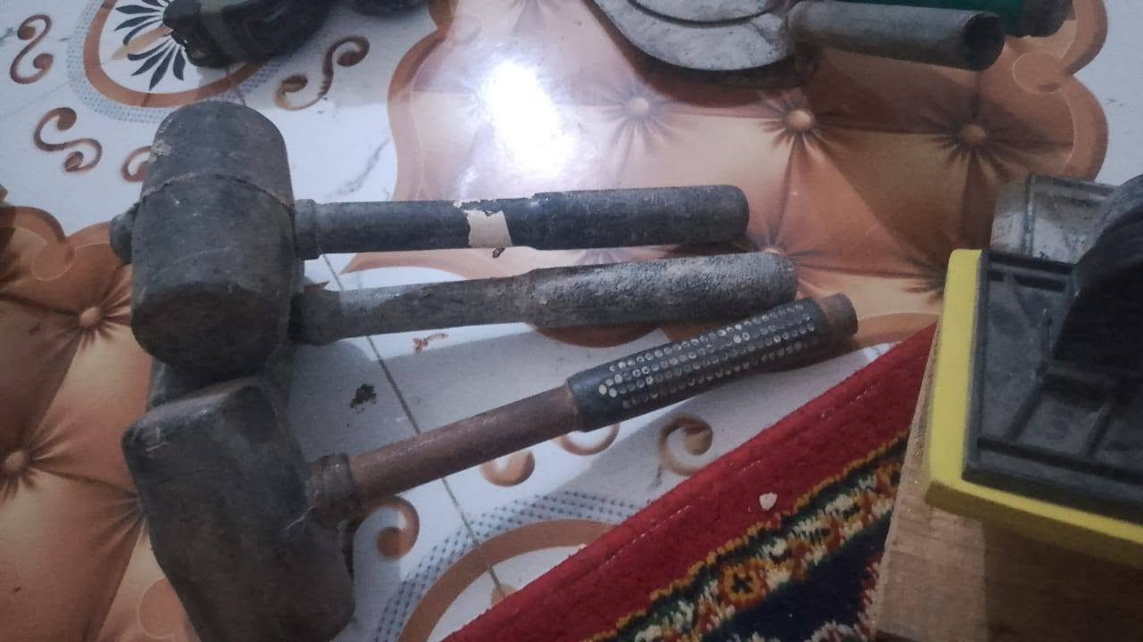اغراض مال شغل للبيع السعر 60 وين مجال اللي يشتري ***********
