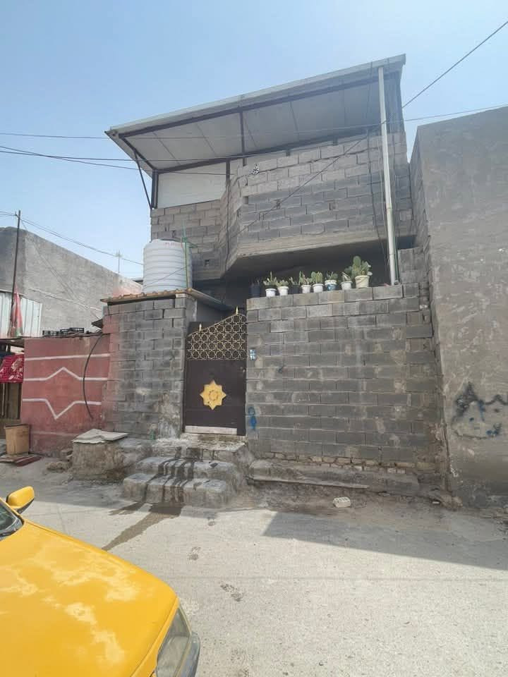 السلام عليكم بيت للبيع في منطقة الحميدية في بداية شارع سيد عوده مساحة البيت 100m طابق ونص للاستفسار ***********
