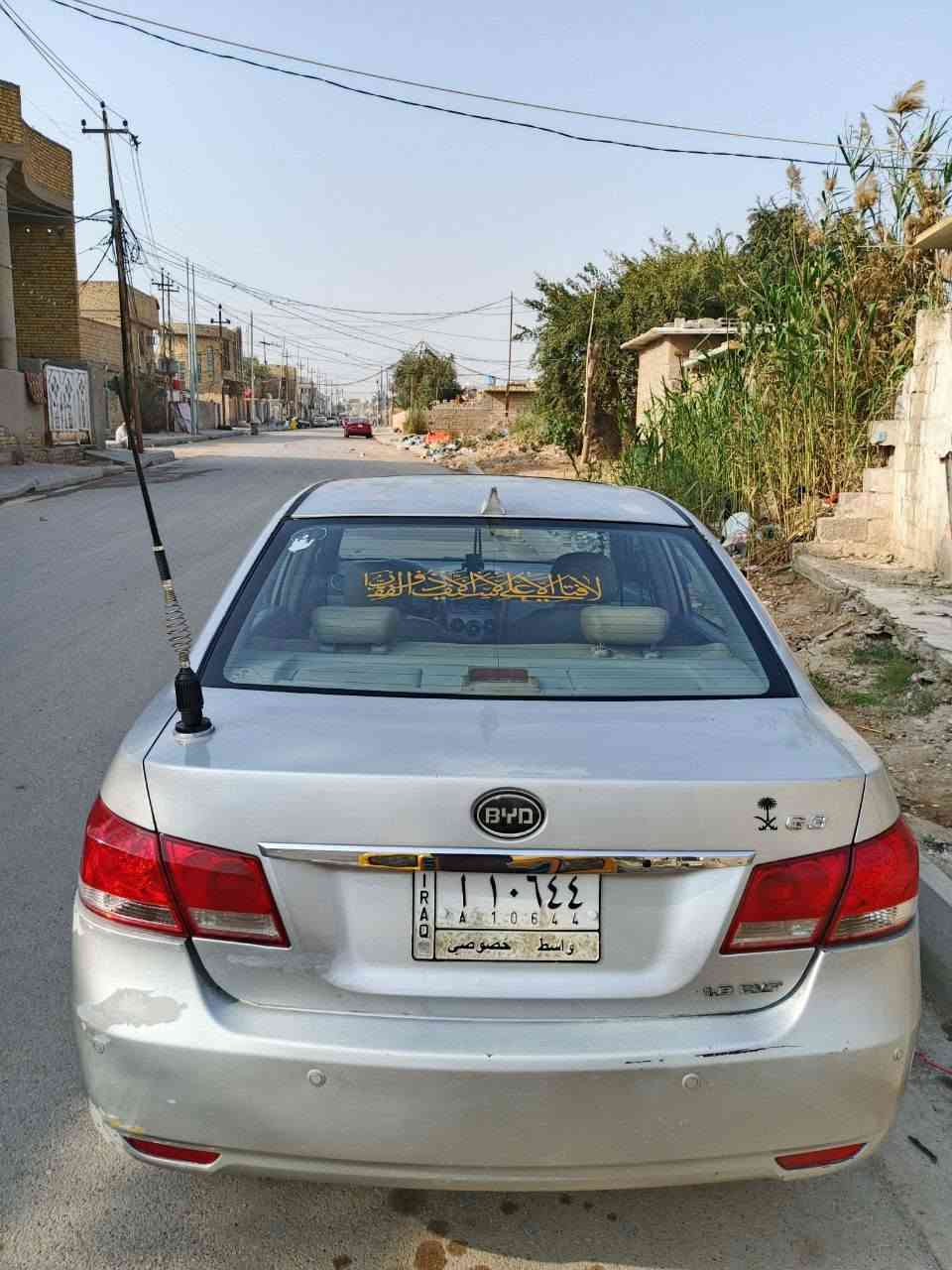السلام عليكم BYD  G3 2013
السياره هواي بيها مواصفات  سلايت وحساسات امان وترحيب بلمري بصمه تبريد ثلج حداديه ٧٠ بلميه كشنات جلد باتري جديد تايرات  مكينه خير من الله كير جديد قبل فتره بدلته بس بي مشكله بلكهربائيات يبوش وحده اطفي واشغل ترجع طبيعي السياره راعيها يمي ابيعلك بدون كير او كوم حديد  او مراوس بغير سياره  السعر 37  وبيها مجال ***********
