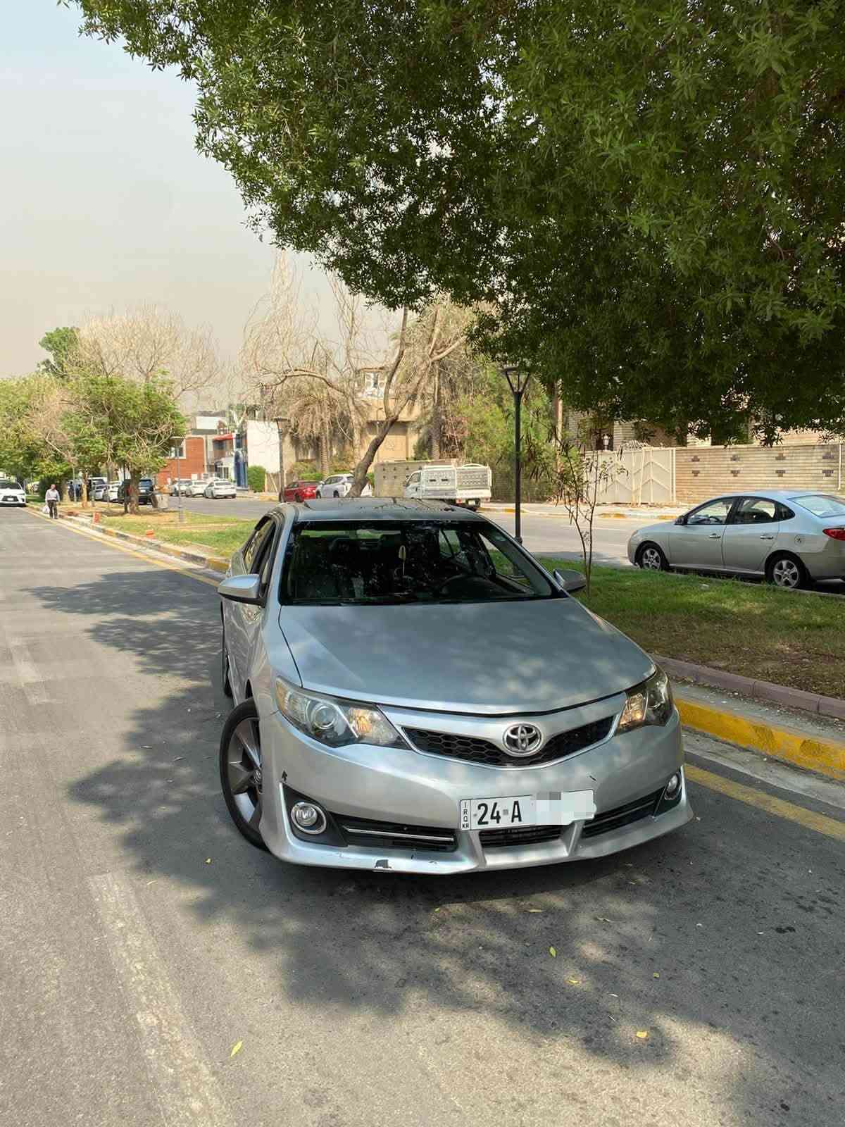 🚘 كامري 2012 فول مواصفات – وارد أمريكي 🇺🇸
🔹 أعلى مواصفات
🔹 داخلية كلين للعراق
🔹 باسم الشخص اللي دخلها للعراق
🔹 السيارة نظيفة جداً
🔹 صار بيها عدة طخطخات ونصبغت داخل العراق

✨ المواصفات:

* 4 سلندر
* مكينة 2400 مال 2017 المرغوبة
* كشنات تدفئة وتبريد 🔥❄️
* سلايد روف ☀️
* شفتات سرعة بالستيرن
* حساسات
* كامرة خلفية
* منظومة زينون
* بصمات عدد 2
* كير + مكينة + صدر أمامي وخلفي كله جديد وشرط
* السيارة كاملة وجاهزة، ما بيها أي نقص

📑 التحويل: وكالة، شرط من صاحبتها الأصلية.

💰 السعر: 115 ورقة
🔥 وبيها مجال حك بالمعقول

📍 العنوان: بغداد – اليرموك

📞 للاستفسار:
***********
