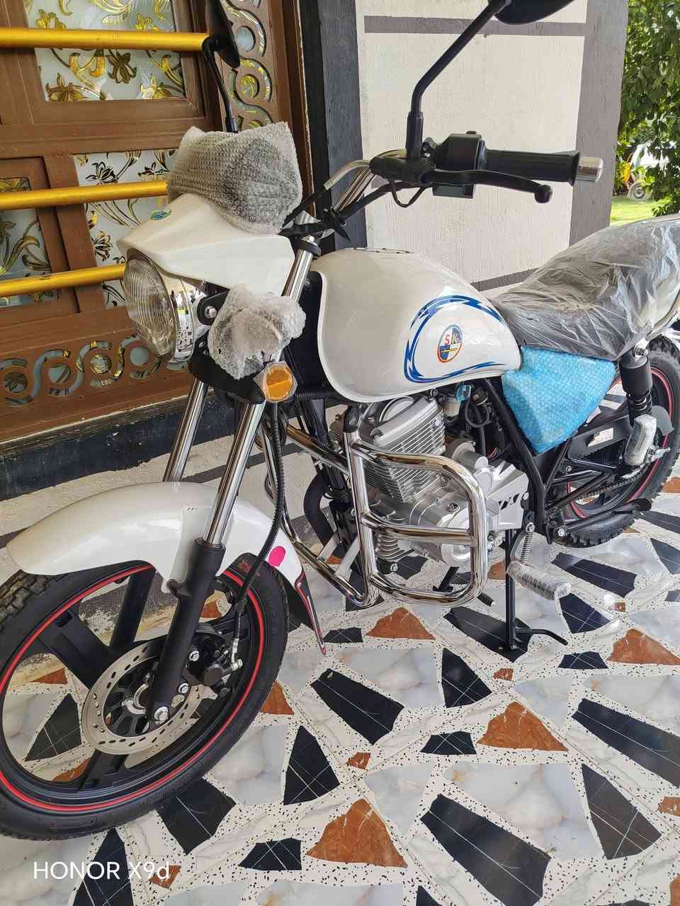 للبيع موديل 26 ***********

نص مكتوب في الصور:
- HONOR X9d