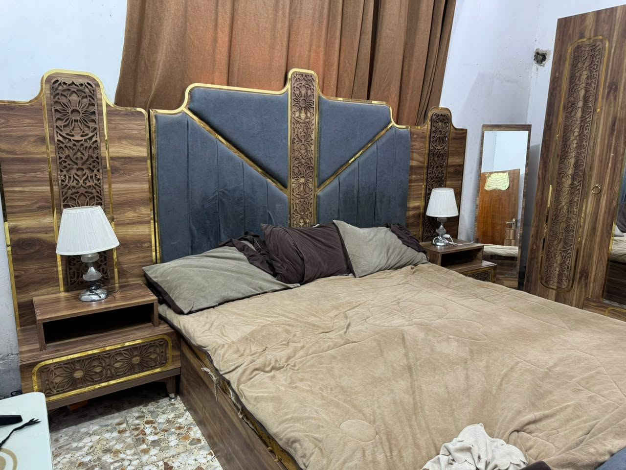 غرفه نظام ابواب 6 باب تركي نظيفه بدون ضرر السعر 750 وبيه مجال قليل مكان بابل قرب العاب المدهش م ***********
