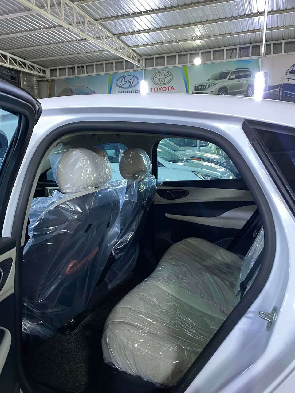 BYD.  SEEL5
2025جديده ماشيه8000فقط.
(بصمه+كارت دخول وتشغيل،اضائه Led,دخول ذكي،كامره خلفيه،حساسات خلفيه،داخل ابيضّ،قطعتين تبريد،منافذ TPC،شاشه جبيره +تحديث يوتيوب،شحن لاسلكي،كشنات جلد،ثلاث وضعيات قياده)

السياره بيها بارد بخشم الجاملغ الأيمن فقط و موضح بالصور.السياره جميع ملحقاتها وياها.

السعر:١٩،٧٠٠،٠٠٠ مكاني بغداد البياع
للاستفسار:***********
