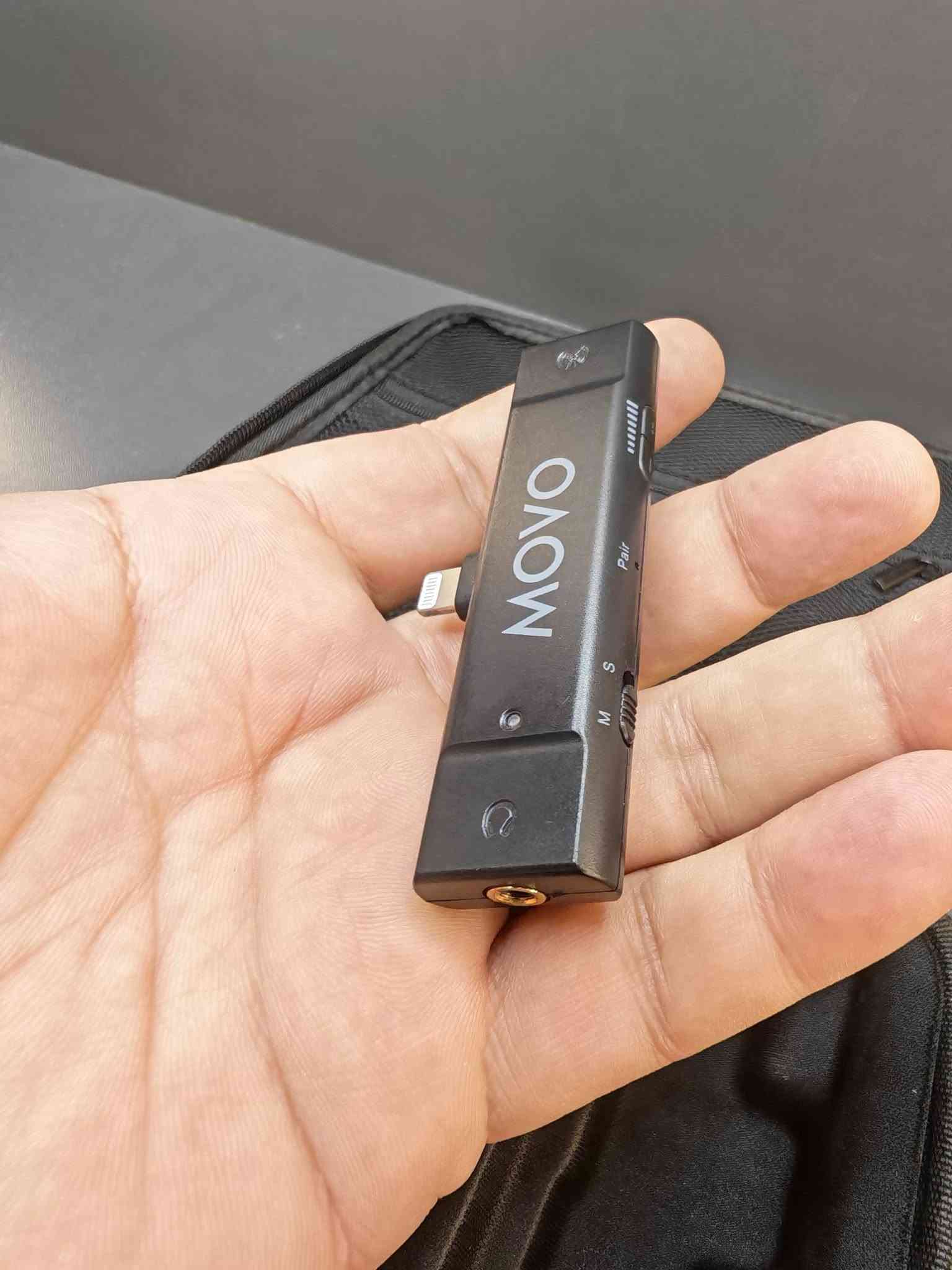 متوفر مايكات لاسلكية احترافية 🎤 ماركة Movo EDGE-DI اصلية للأيفون 📱، جديد غير مستخدم، مع العلبة الاصلية وكافة الملحقات، كوالتي ممتاز جدا
يوجد توصيل لكافة المحافظات ***********
تفاصيل المنتج:
سيت مايكروفون لاسلكي ممتاز جداً لصناع المحتوى، المقابلات، والتصوير. والإعلانات 
 * الماركة والنوع: Movo (EDGE-TX / EDGE-DI) الأصلي.
 * المحتويات: 2 مايك إرسال (Transmitters) + قطعة استقبال تربط مباشرة بفتحة شحن الأيفون/الآيباد (Lightning) + جميع الملحقات والأسلاك والحقيبة الأصلية.
 * المميزات:
   * صوت نقي واحترافي وعزل مميز للضوضاء.
   * مدى وايرلس ممتاز وعملي جداً.
   * سهولة الاستخدام (ربط مباشر بدون تعقيدات).
 * الحالة: جديد غير مستخدم
