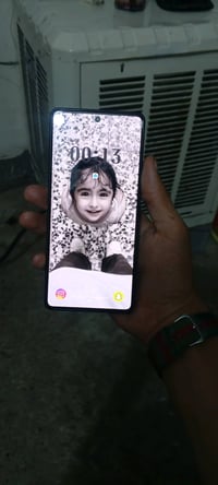عندي تلفون نضيف  كلشي شغال اسمTECNO POVA 6 التخزين 256 اسعر 150 بي مجا...
