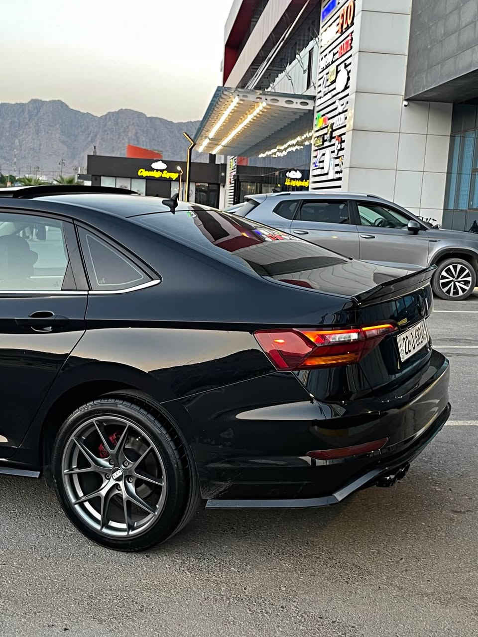 سەرتا بەناوی خوا بەس فرۆشتن جیتا se مۆدیل  2019 مەکینە ١٤ مەرغوب ٨٨مایل رۆشتوە دو پارەچە بۆیاخ بئ ناو گرتن پشتو پئش کەپس کامل کراوە بە gliلایت دەحمای حەتەری کامل سپۆرت کراوە باڵی سەر سندوقو دیفیۆزەری دواوە سەرە گئری gliلیدی ١٨ پارچە بۆ بەستراوە ویلو تایەی لۆکی bbsلەسەرە کوشن جلدو هیتەرە پانۆراما کامیرە راداری پشتو پئش ئاوینە رادار کامل سێرفسی کراوە ساڵۆنسای کۆنترۆڵی بۆ بەستراوە بەدڵی خۆت کردنەوەو داخستن رۆنی گئرو مەکینە وە گئرو مەکینەی بەشەرتە هەمو گیانی بەشەرت و خزمەتی چاک کراوە فول مواسەفات سحری ١٤٥ کەمێک مەجال شوێن قەڵادزێ***********واتسپی لەسەرە

