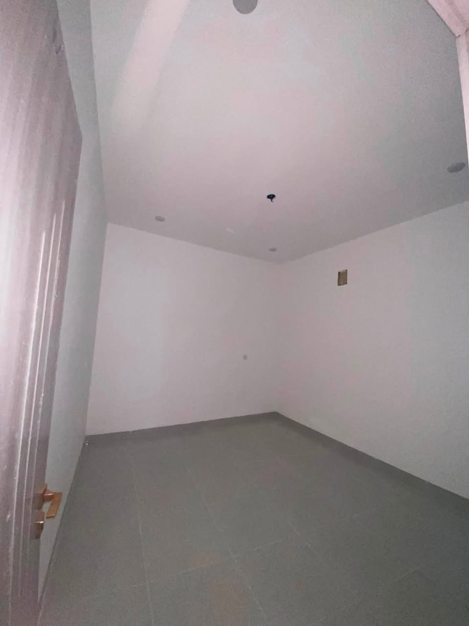 🏡 دار للبيع – بعقوبة / الكورنيش

فرصة مميزة لامتلاك دار في موقع حيوي ومخدّم بالكامل.

📍 الموقع: بعقوبة – الكورنيش
📐 المساحة: 67 م²
📏 الواجهة: 4.5 متر
🏢 عدد الطوابق: 3 طوابق

تفاصيل الدار:

* 3 غرف نوم
* دورتا مياه
* الطابق الثالث يحتوي على مخزن وغرفة غسيل
* عرض الشارع 10 أمتار
* جميع الخدمات متوفرة

📄 نوع السند: زراعي – سند 25

💰 السعر:  125مليون  وقابل للتفاوض للجادين.

📞 للاستفسار والمعاينة:
***********
