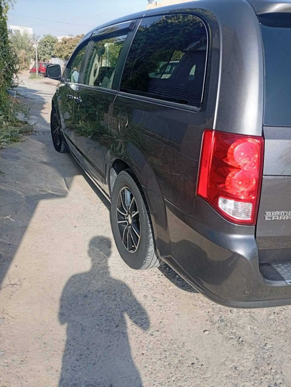 للبيع سيارةدوج كرفان كراند ٢٠١٨
بدون حادث، كلين، البجم كبس
التبريد ثلاث قطع والتبريد مالتها ثلج
ماكو حماوه هي وواكفة
وحتى مع التبريد ماكو حماوه ميصعد فوك النص يعني نص
وجوه النص
الجام كهرباء الأمامي والوسط والخلفي
سنويه وهزه جديدة
سيارة داخلة كلين حتى الدعاميات
بس بالعراق صار بيها طخه الهلال فوق التايرالخلفي جهة اليمين صبغ مقدار شبر موضح بالصور
فرس وسطي ارضي وسقف مع شاشات
ماشية ١٧١  المحرك ٣٦٠٠ v
كفالة كير ومحرك وكشر
السيارة في دهوك ورقمها دهوك
للاستفسار الاتصال على الرقم
***********
السعر ١٥٥ ومجال بسيط
