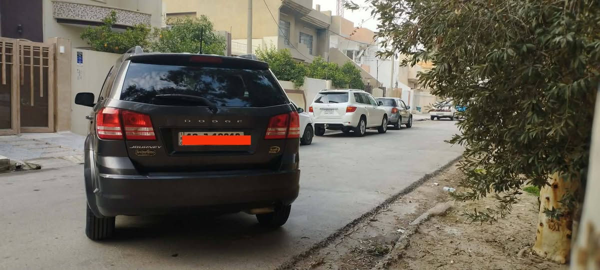 دوج جورني
موديل 2019
رقم نينوى جديد 
سيارة بأسمي و سنوية جديدة 
محرك اربع سلندر 2400
ضررها جاملخ الامامي اليسار و الدعامية الأمامية 
سيارة ماشية 39 ألف ميل 
تبريد قطعة واحدة 
طخم تاير جديد 
بصمة 
كاميرة خلفية اصلية 
تحكمات ستيرن 
داخلها جديد 
دخول ذكي 
للاستفسار الاتصال على
*********** + واتساب
