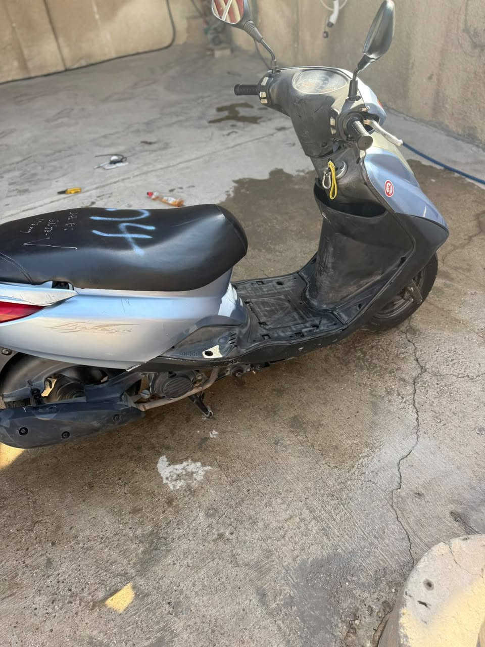 دراجة بريز  رتبه جديده مكفولة كتابه عامه بيها أوراقها للبيع سعر ٨٧٥ مكان الإسكان اتصال على الرقم ***********
