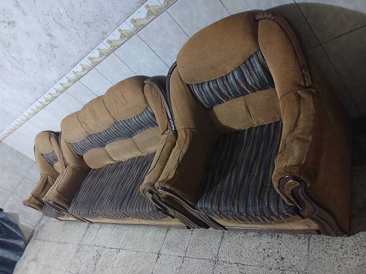 قنفات ١٠ مقاعد مستعمله مع تلبيسه للبيع 
*********** بغداد
