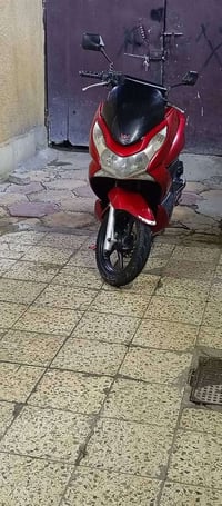 pcx جيل اول ياباني كفرات اصلي محرك نضيف حساس استان حساس ازدحام  دراجه ...