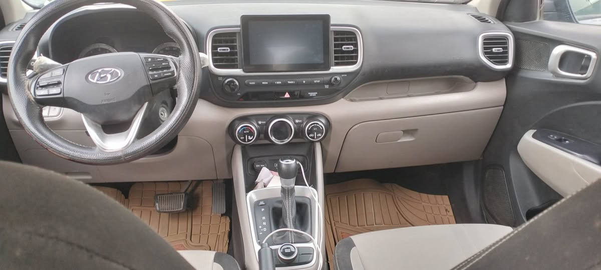 سلام عليكم
هيونداي فينو موديل 2020 رقم اربيل 
وارد امريكي 

السيارة جاهزة محرك وكير خير من الله 

تبريد ممتاز 

وباقي المواصفات المعروفه 

السعر 108$

مكاني بغداد مدينة الصدر 

***********

