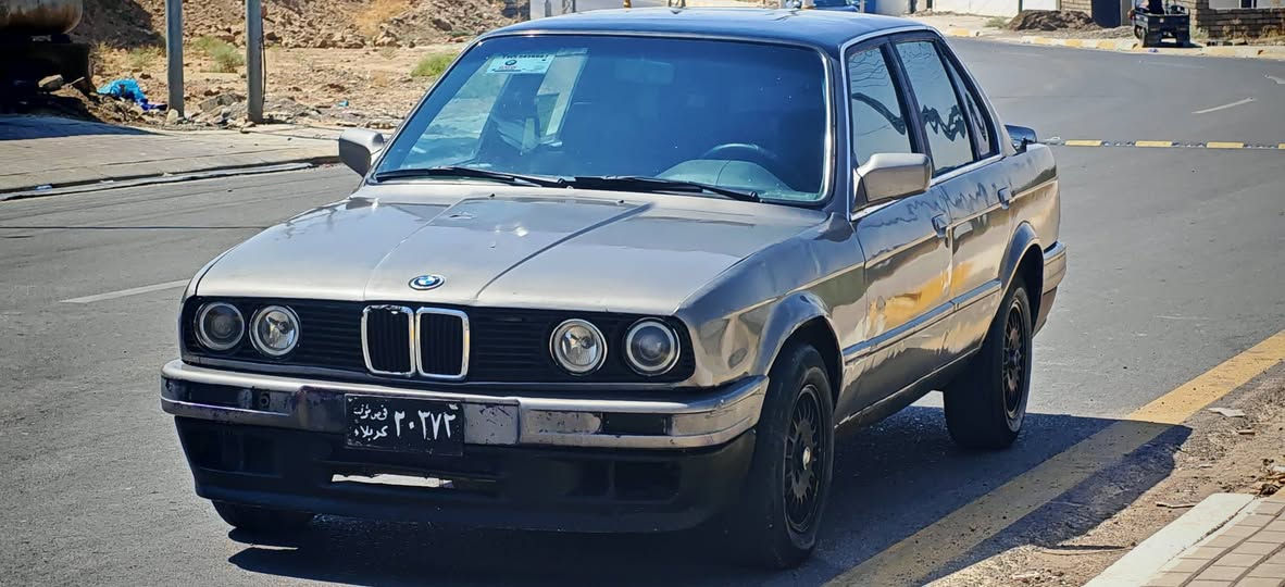 Bmw E30 زعره
گير و محرك شرط رقمها فحص 
 شادلها گير جديد 
محرك 4 سلندر 
السياره نظيفة و گاعده 
ملاحظة گير عادي 
 مكاني الزويه 
السعر 17 وبيها مجال
هاتف ***********
         ***********
