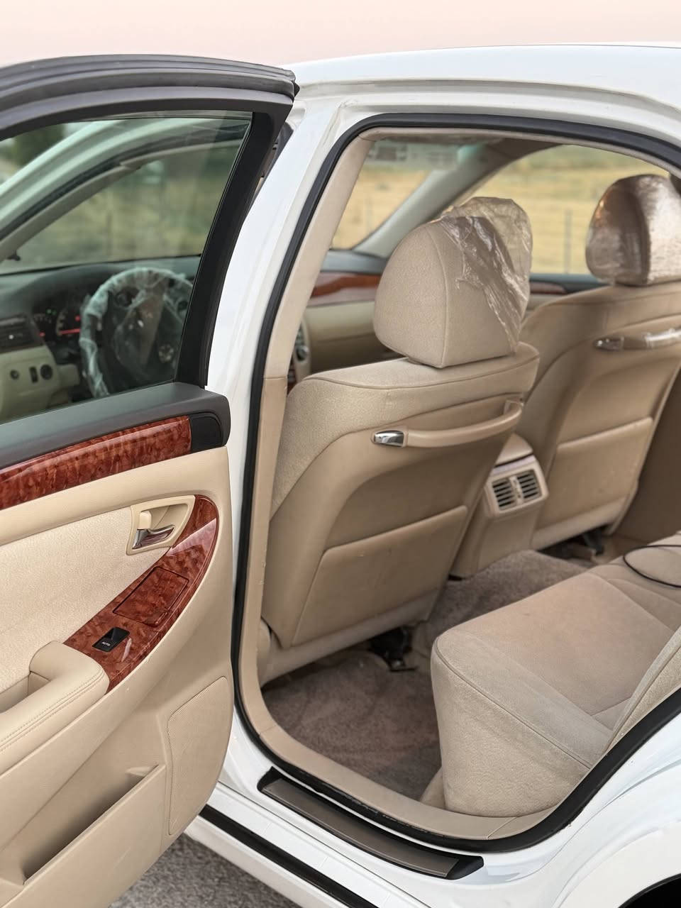شاهانە 2006 گیڕگەورەی مەکینە بچوک
بئ بۆیاخ سئ دوگمەی پەردە 
ناوزەرد وبەصمەیە ئاوینە شەفت و حاسەیە  
تحدید سورعە ولایت زینۆن چرکەی تیانیە هەموگیانی بەشەرت وزەمان سەیارەی ماڵەو بئ مەسرەفە کۆدی ئاسایشی هەیە بەشەرت ***********
