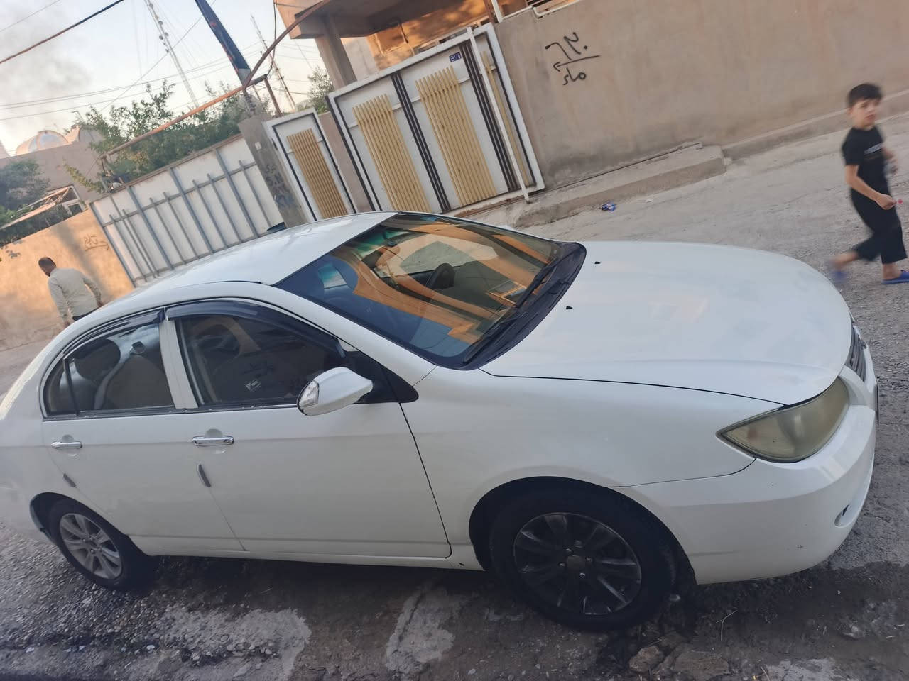 للبيع أو المراوس
‏
‏ليفان 2011
‏رقم بغداد (شرعي)
‏
‏- السيارة باسمي
‏- أرقام وسنوية جديدة
‏- كير أوتوماتيك كورولا
‏- بيها قطعتين صبغ (باب على البارد فقط)
‏- تخم تايرات جديد
‏باتري جديد 
سلف جديد 
‏السيارة بحالة جيدة، والمعاينة خير برهان.
‏مكان سياره برطله موصل
‏للاستفسار:
‏***********
