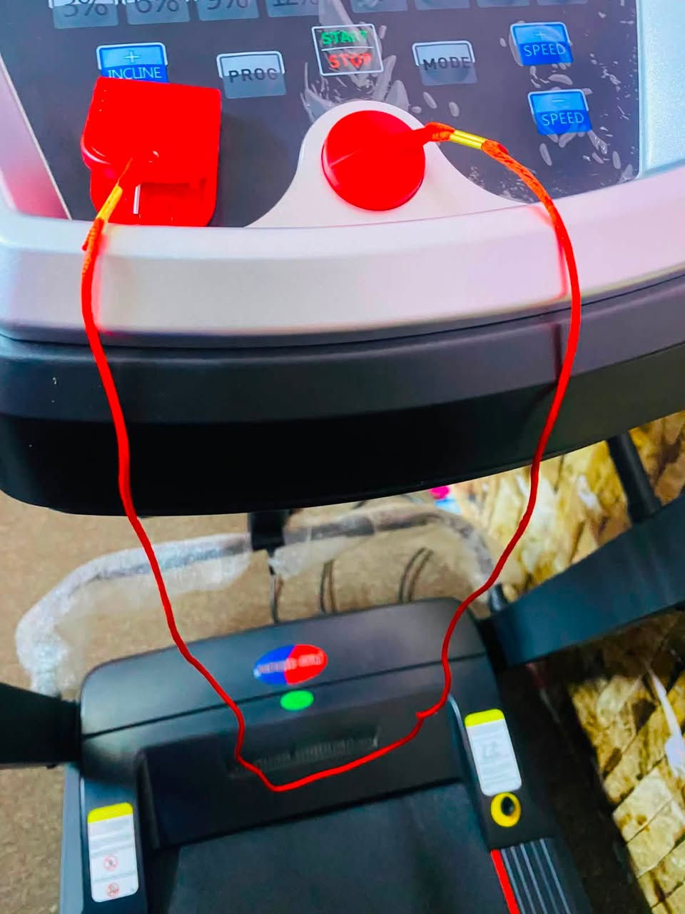 السلام عليكم جهاز جري جديد على وضع الشركه الجهاز مستخدم ١٥ يوم فقط سبب البيع ماعدنه مساحة بالبيت للتواصل ***********
