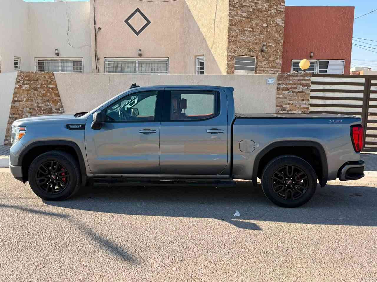 للبيع جمسي سيرا 2021فول مواصفات. فور ويل باب طويل بدي قصير محرك 5300  حادث باب سايق بدون ارباك مكان السياره كربلاء السعر ٢٧٥ وبيها مجال بسيط    ***********. ***********
