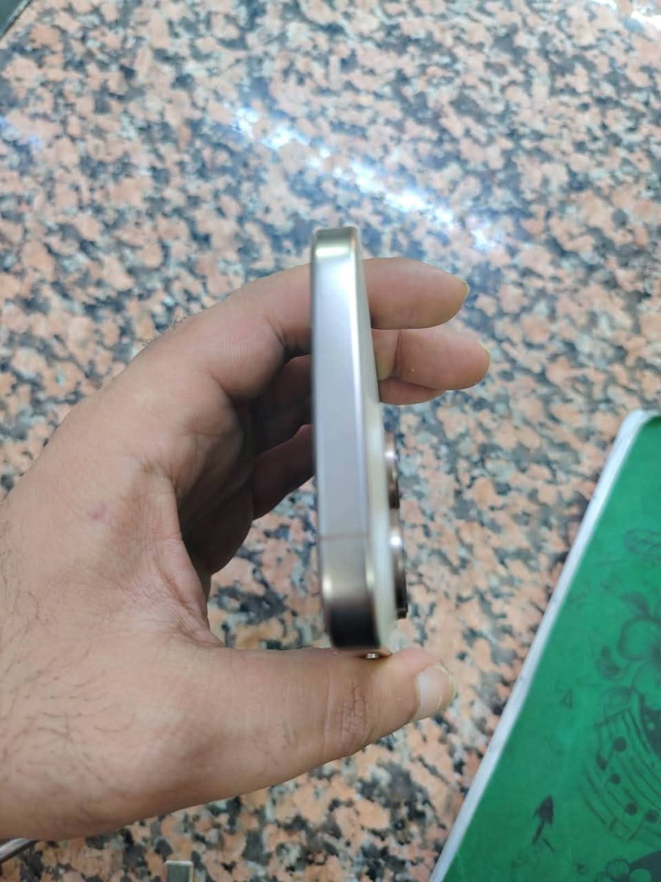 السلام عليكم
16برو ماكس 

عربي شرق اوسط 

بطارية 95

عدد دورات 274

السعر 1350
مكاني بغداد البلديات 

الجهاز مكفول 

***********
