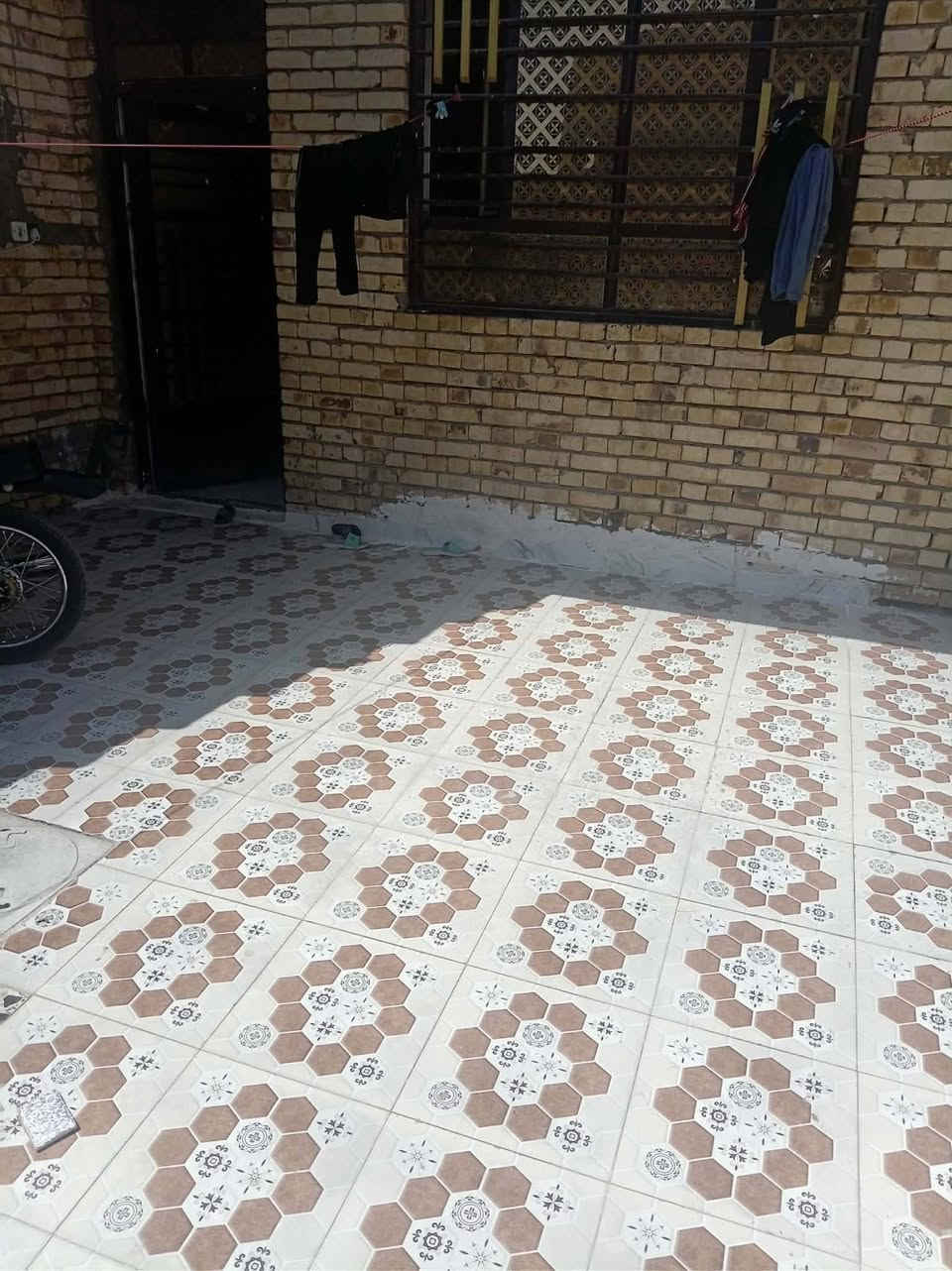 ٢٠٠ م مصفر بحي الجامعه طابق واحد كامل وبي معامله بسم راعيه مستعجل ع بيع غرفتين صاله استقبال مطبخ بيت كامل وجاهز ***********
