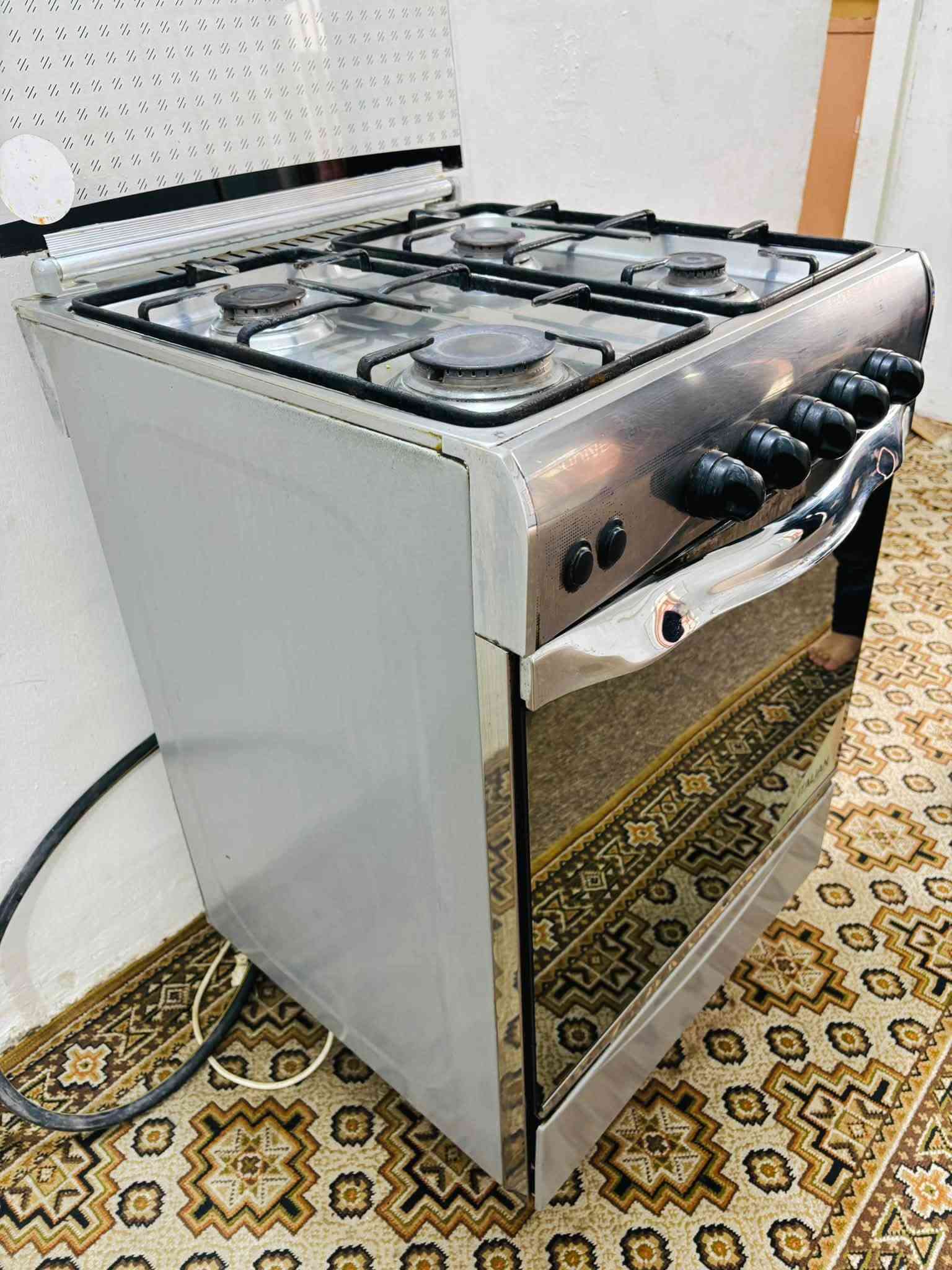 طباخ ايطالي • ٤ عيون • فرن كهربائي