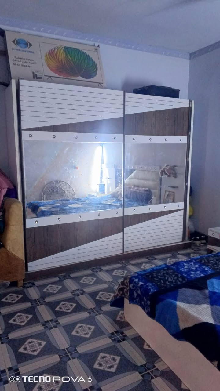 سلام عليكم 
متاح غرفتين أخشاب تركي 
غرفة حمرة بيها جرابي اثنين 
سعرهن اثنينهن 600
***********
