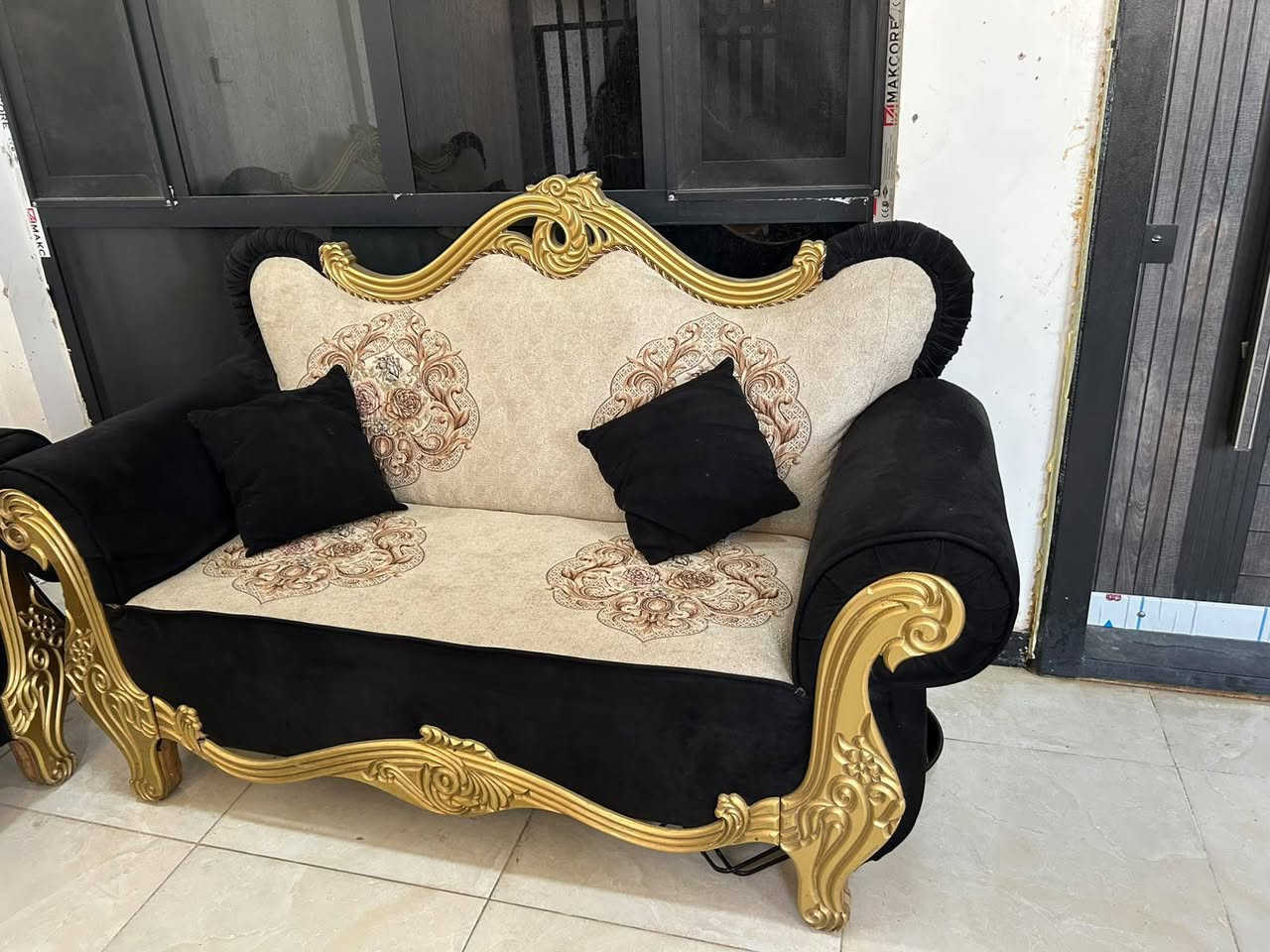 السلام عليكم تخم عدد مقعد 10خشب اصلي اي ضرر مابيهة
السعر 750 وبيهة مجال
رقم ***********
