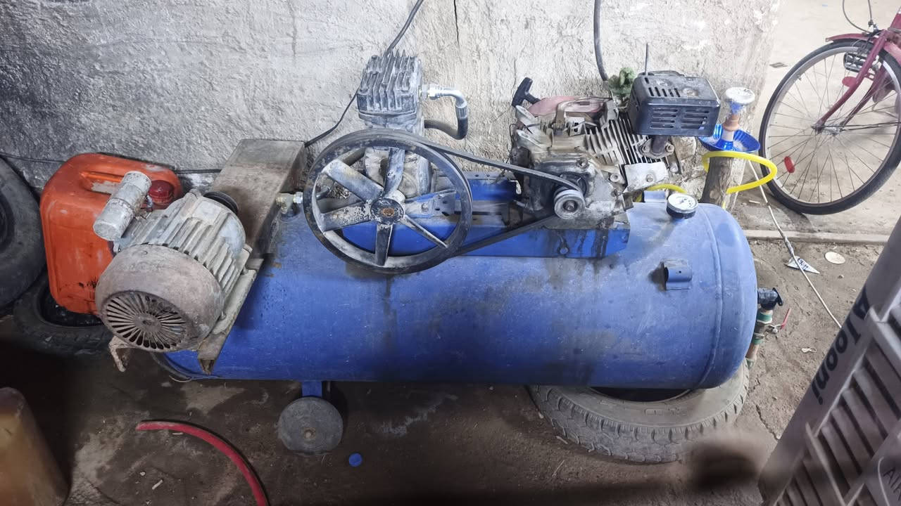 كنمبريسر لبيع حجم250 عليه مولد بنزين وموطور كهرباء3 حصن السعر 250 المكان ديالى الخالص ***********
