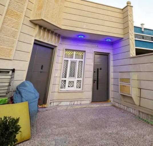 دار سكن تكريت القادسية حي الجامعة للبيع فقط مساحة 300متر 10في 30طابق واحد غرفتين نوم صالة كبيرة مطبخ حار بارد استقبال صحيات داخلية وخارجية سطح شتايكر أرضية كاشي مطعم مرمر رباط كامل واجهة حجر حديقة داخلية شارع 15متر بناء حديث ***********
