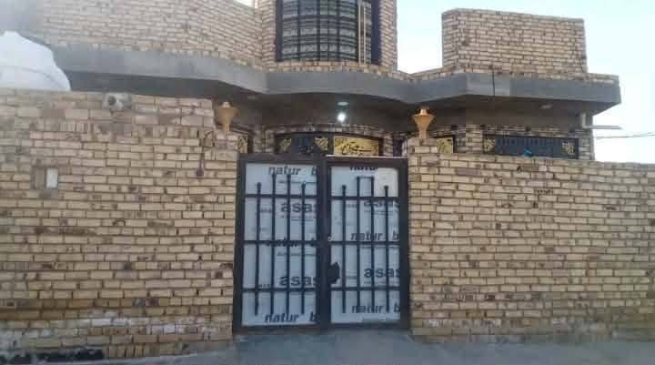 يا الله يا رزاق 
بيت للبيع قرب مدرسة الرحمن المساحة 150 متر يحتوي على طارمة ومطبخ وبراني وصالة وغرفة وصحيات داخليةو خارجية مطلوب للاسكان 37 مليون بناء حديث كونكريت مسلح قرب سيد شعبوث الاتصال على الرقم ***********
