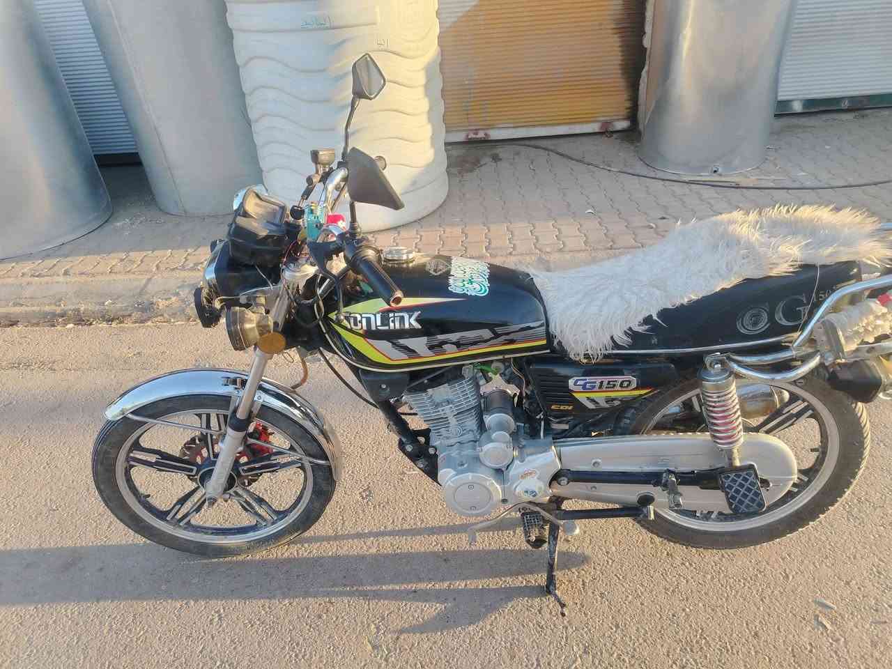 السلام عليكم  موطور سولنك   للبيع نضيف كلشي مايريد بس دهن اوبانزين. موديل 2023محدث 2024 او السعر 650 الرقم ***********
