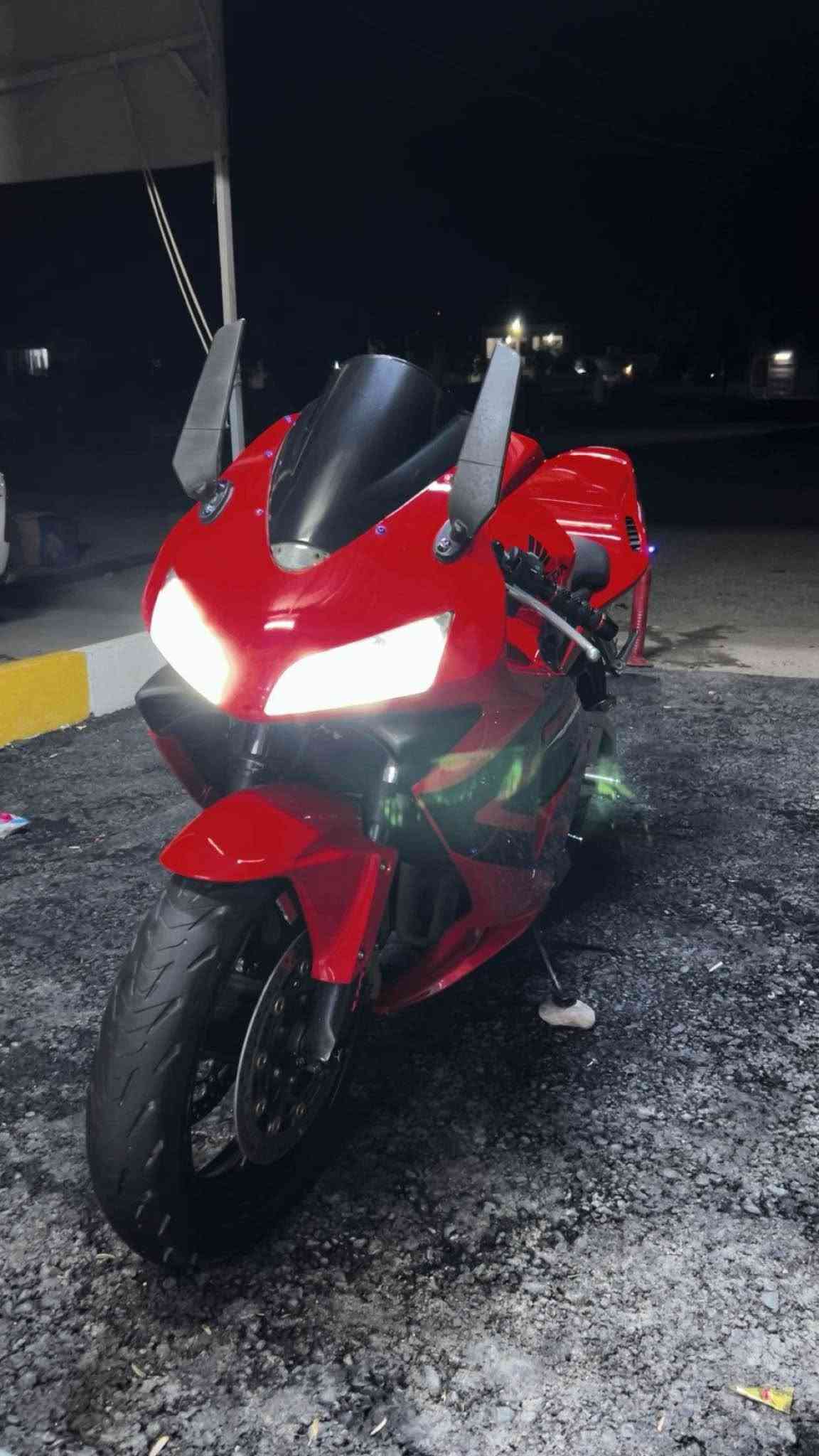 سلام عليكم 🫡 
CBR600RR
مؤدئل: ٢٠٠٦🏍️
كيلؤمتر: ٥٧ هه زار📟
مه كينه كه بس⚙️
سالؤنسةي بيلاده ➿
كئرومةكينه بةشةرت💯
كاراباي هةمووي بةشةرت 💡🔋
دووتايةي نوئ 🛞☑️
رؤنوفلتةري نوئي 🇩🇪🏍️
تاقمي بةنسي تازؤ كؤراوه 
لة جوانيو قةوةت 🚀🥇
—- ماتؤري دةستي خؤمة هيج مةسروفئكم تيا نةهئلاوة بة شةرتي ئةوة ئةيفرؤشم كة ( ٢٥٠ دينار)
مةسروفي تيا نةبئت هةمووي كياني نوئ نوئيه بؤ هةر پرسيارئك پةيوةندي بكة .—— تكايه بةس مشتةري تيل بكة ماجالي نامةو كؤمئندم نيه 🤝
٢٧$ ماجالئكي برايانه
كةلار ///        *********** كالار, السليمانية

