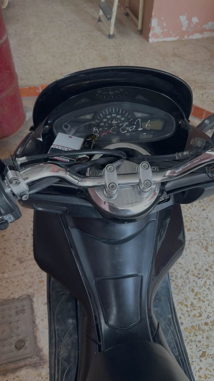 🔥🔥بيسي إكس باب اول مفتوح فتحه وحده وشرط غراضها اصليه الدراجهَ كلشي ماعايزها فول مابيها اي نقص مكينه 125 والبارحه فولتها محسن وخليتها دهن اصلي شركه SAS تيوتا موقعي سامرا السعر:
مليون و 150 
رقمي ***********
🔥🔥🔥🔥
