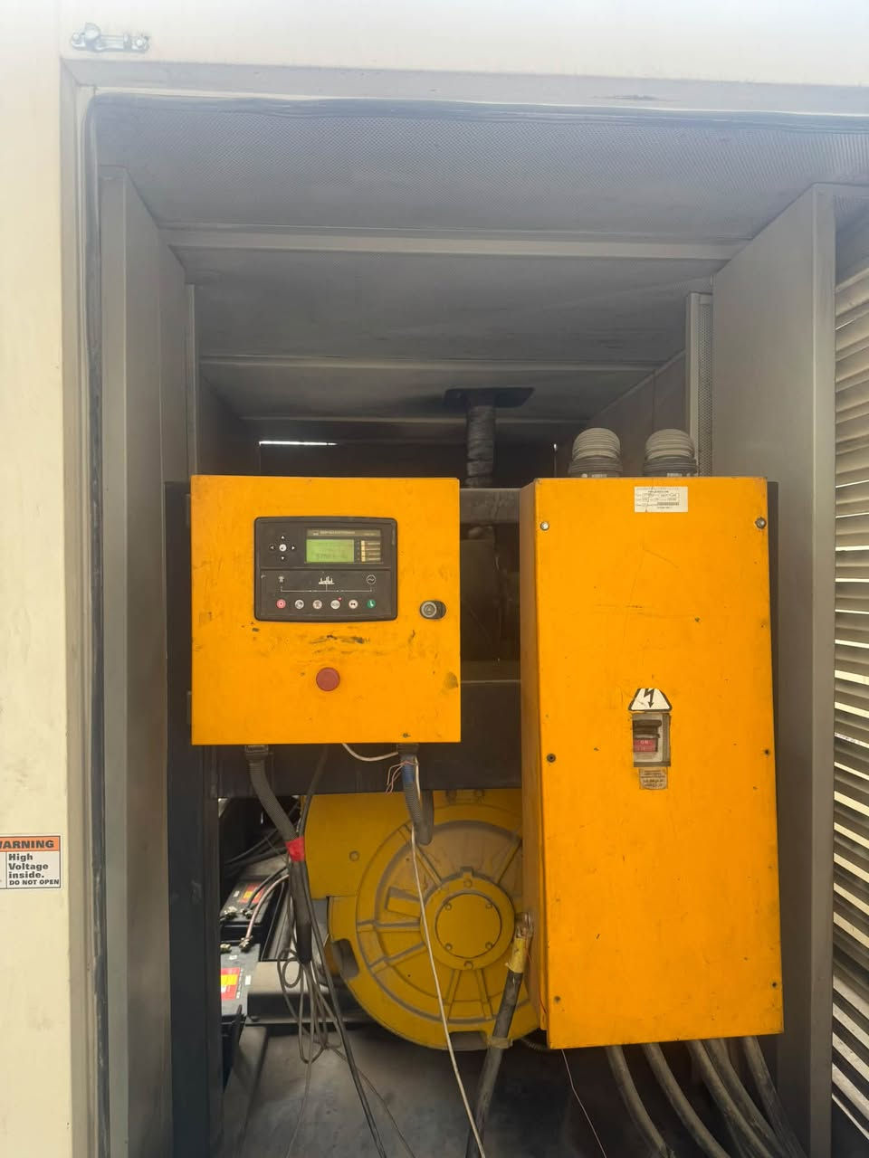 � للبيع مولدة بيركنز 500 KVA 🔴

⚡ النوع: Perkins
⚡ القدرة: 500 KVA
🔇 كاتم صوت
⏱️ ساعات التشغيل: 6,770 ساعة
✅ المولدة تعمل بشكل جيد
✅ لا توجد فيها أعطال
✅ بحالة جيدة وجاهزة للعمل

📍 موقع المولدة:
بغداد – بغداد الجديدة – مقابل سينما البيضاء

📞 للاستفسار والاتصال:
***********

🔹 المعاينة متاحة في موقع المولدة
