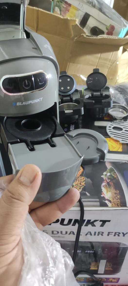 ماكينة قهوة كبسولات 3 في 1 ماركة DSP☕

تدعم عدد من الكبسولات المختلفة مثل كبسولات اسبريسو ودولتشي وغيرها كما أنها مزودة بقالب مخصص للقهوة المطحونة يسمح لك بتحضير العديد من المشروبات مثل الاسبريسو أو اللاتيه أو الكابتشينو أو القهوة الأمريكية

مميزاتها :

- يمكنك تحضير 4 اكواب 
- الجهد: 220-240 فولت ~ 50 هرتز
- الطاقة: 1400 واط
- ضغط المضخة: 20 بار
- سعة خزان المياه: 700 مل
- وقت التحضير: 40 ثانية
- خزان مياه شفاف قابل للفصل
- يمكن إيقافها يدويًا أو تلقائيًا
- توقف تلقائي في حالة نقص المياه
- إيقاف تلقائي لمدة 10 دقائق
- تدعم أنواع مختلفة من الكبسولات
- تحتوي على زرين : زر للأكواب الكبير ، زر للأكواب الصغيرة

الملحقات: 
 محول لمسحوق القهوة، محول لكبسولات نسبرسو، محول لسعة دولتشي جوستو، ملعقة قياس ، وعاء مسحوق لكوب واحد، وعاء مسحوق لكوبين

----
أطلبه والستفسار وتساب ***********
