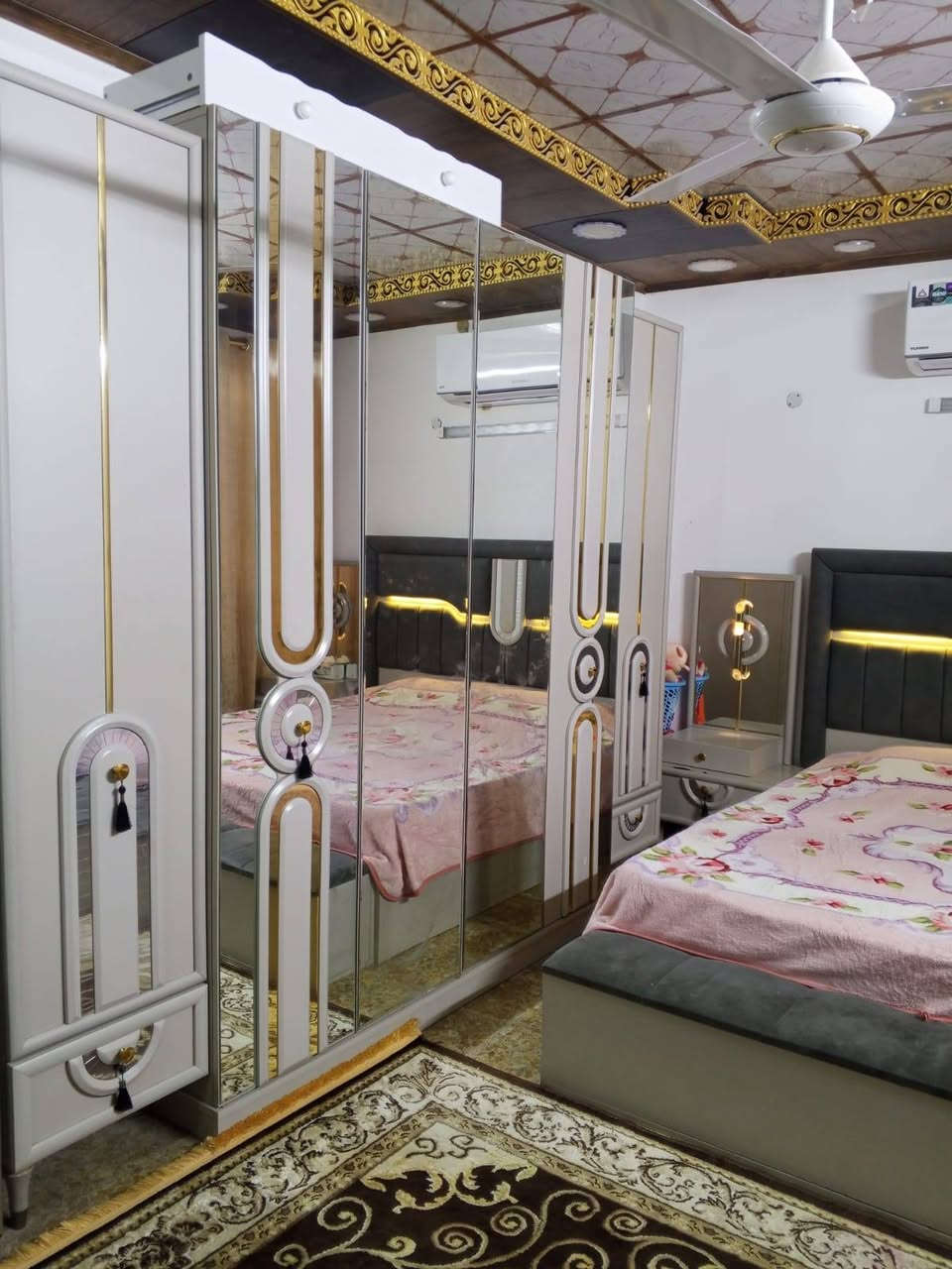 سلام عليكم غرفه للبيع رايديها ب900 وببها بسيط الاتصال ع هاذ لرقم ‏‪***********‬‏
