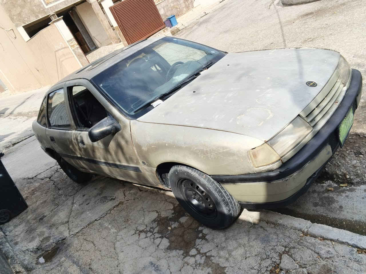 فکترا مۆدیل 90حەجم 20سەنەویە  اولیاتە   خاونی لە موسلە  من بەاولیات  ای فرۆشم
لێدانی نیە  هەمو  گیانی  بەشەرتە  سبوغی نیە   لێدانی نیە  تنها  مینەی  دوکەلی هەیە ماباقی هەموی بەشەرت نرخ 15مجال  شوێن روفیە  ***********

