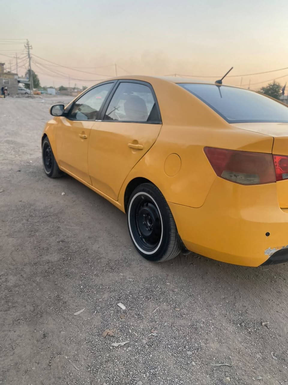 سلام عليكم كيا سيراتو مديل 12 خليجي محرك 1600 كير جديد توني شاده ومنظومه جديده ضربته مبدل بنيد اصلي ورشات صبغ للباب الخلفي فقط سياره بسمي وجاهزه السعر 83 وبيه مجال مكاني ناصريه مركز شراي بيه خير ويدلل رقم ***********
