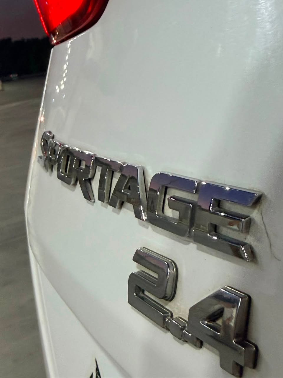 🚘 للبيع فقط
Kia Sportage 2019 🇰🇷
فل مواصفات – وارد خليجي

🔹 محرك 2.4 GDI
🔹 4 سلندر
🔹 الممشى: 67,000 كم فقط 📍
🔹 رقم بغداد خصوصي 🏷️

المواصفات:
• مقاعد جلد
• سقف بانوراما 🌤️
• كاميرا خلفية 🎥
• بصمة + نظام المفتاح الذكي 🔑
• شاشة 📺
• Apple CarPlay 📱
• نظام تحكم صوتي 🎶
• مثبت سرعة 🚗
• حساسات مطر 🌧️
• حساسات ضغط الإطارات
• مرايا كهربائية
• مقاعد كهربائية
• تبريد خلفي ❄️
• تحكم أوتوماتيكي بدرجة الحرارة 🌡️
• نظام ABS
• نظام الثبات الإلكتروني ESP
• هاند بريك إلكتروني
• 6 وسائد هوائية
• كشافات ضباب
• مصابيح زينون + LED 💡
• قفل أمان للأطفال

🎨 اللون: أبيض

━━━━━━━━━━━━━━━━━━━━

✅ السيارة مكفولة كفالة عامة السياره جديده جدآ 

💰 السعر: 19,000 دولار قابل للتفاوض

📍 الموقع: بغداد – الكرادة

📞 للاستفسار:
***********
واتساب أو اتصال.
