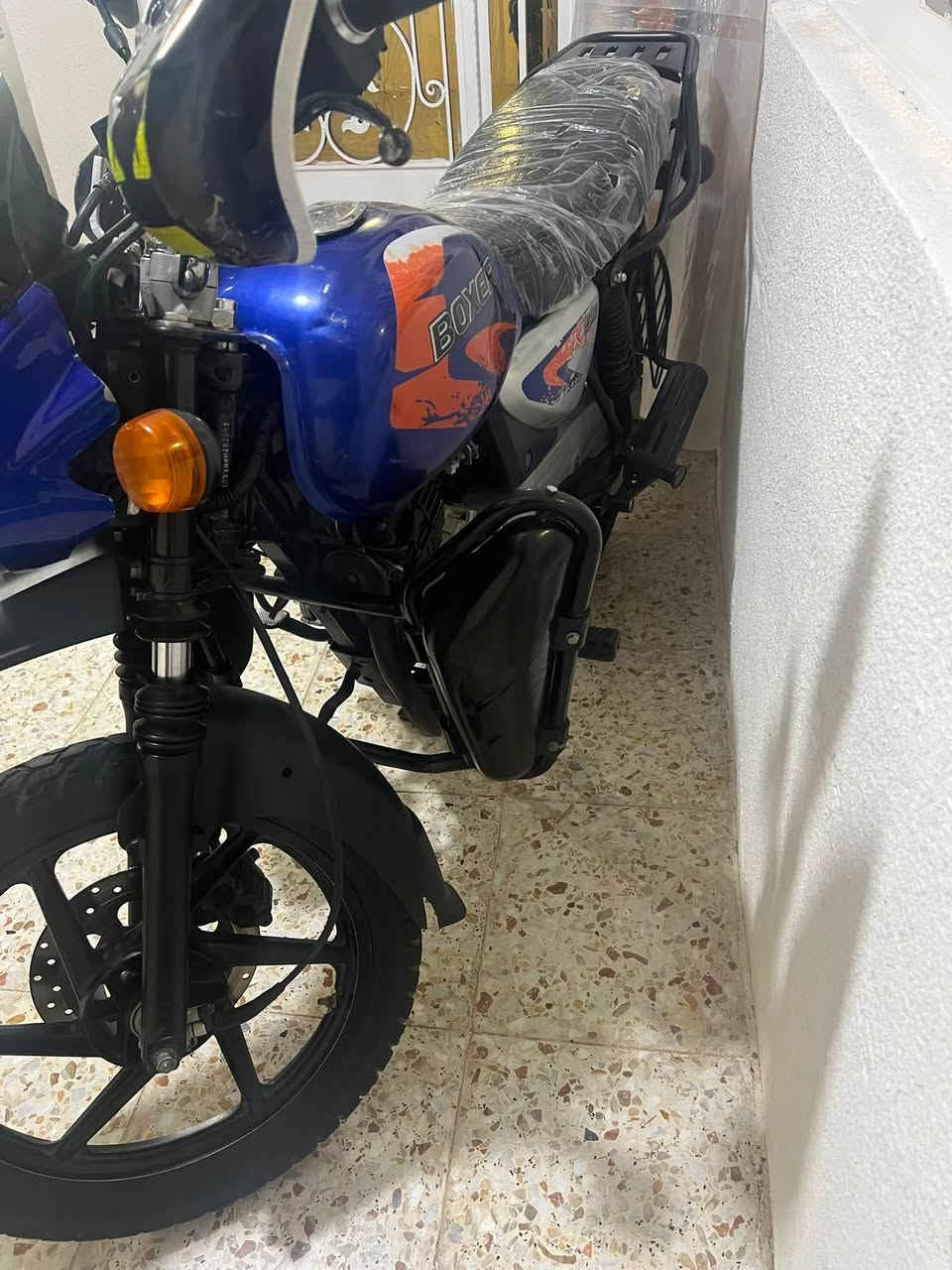 السلام عليكم دراجه بوكسر للبيع موديل 23 اوراق كامله كلها شغاله ما بيها اي نقص نضيفه بمعنه الكلمه الله شاهد ما مشتغله دلفري السعر 1300 مكاني بغداد حي اور للاستفسار راسني وبالخدمه ***********
