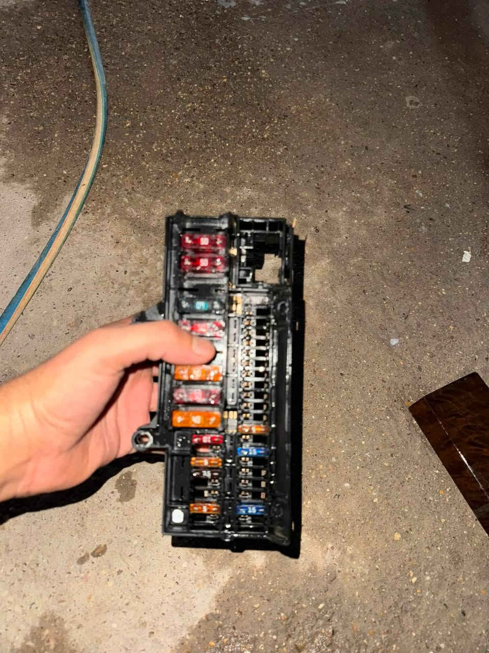 مرحبا
اغراض بيئم باخره شنو تحتاج موجود 
دشبول نضيف ملحقات دشبول صاجيات 
سيدي جنجر 
مسجل والبوابات شغاله 
دبلات خلفيه نضيفه جدا 
قاعدة فيوزات 
شاشه وسطيه 
كيجات 
مكاني بغداد الكرغوليه 
***********
