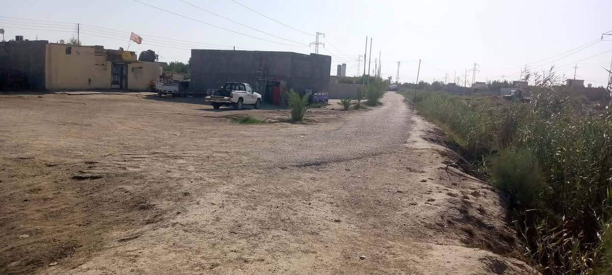 ٣ بيوت • ٢٠٠م • ديوانية أمامية