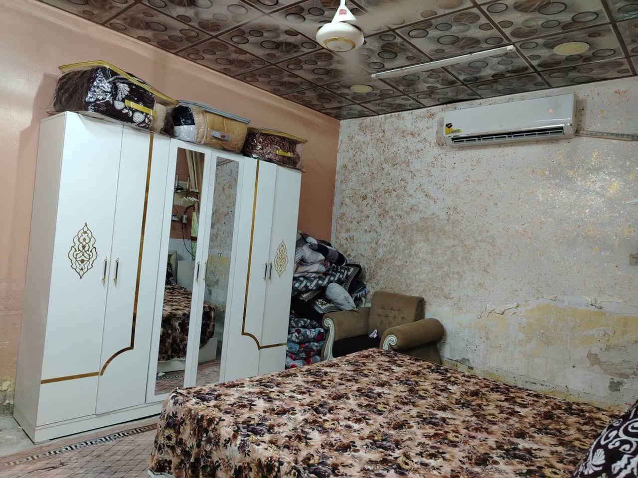 السلام عليكم

دار 100 متر للبيع الاساس تجعيب بناء بلوك سقف عكاده يحتوي على غرفه او صاله او مطبخ واستقبال او صحيات داخليه وخارجيه 

 السعر (20)مليون  او بي مجال

 

 العنوان/كوفه/براكيه/ شارع المطار القديم /فرع اسواق فارس 

***********
