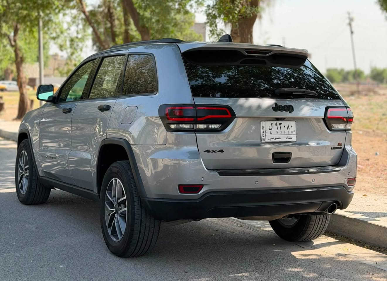 🚘 جيب جراند شيروكي 2020
🔹 الموديل: 2020
🔹 اللون الخارجي: رصاصي
🔹 المحرك: 6 سلندر
🔹 القير: أوتوماتيك
🔹 الدفع: رباعي
🔹 الشاشة: شاشة كبيرة
🔹 الداخلية: جلد
🔹 الكشنات: جلد
🔹 المقاعد: كهربائية
🔹 المقود: متعدد الوظائف
🔹 كاميرا خلفية
🔹 حساسات خلفية
🔹 تحكم بالمقود
🔹 بلوتوث + USB
🔹 مثبت سرعة
🔹 تكييف أوتوماتيك
🔹 تشغيل بصمة
🔹 دخول ذكي
🔹 جنطات ألمنيوم
🔹 أنظمة أمان متعددة
🔹 السيارة بيها بنيد +دعاميه 
🔹بنورامه
🔹السعر 19,500 الف دولار 
للتواصل ***********
