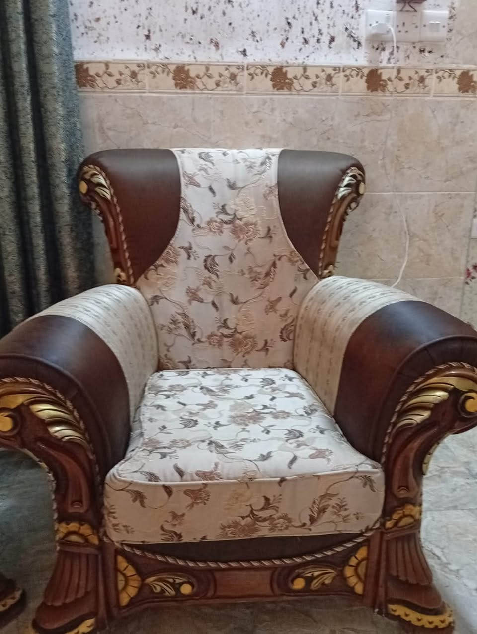 صباح الخير لجميع
تخم ملكي عراقي نوع ثقيل بدون ضرر 
السعر 700 وبي مجال قليل
العنوان حديثه قرب سايدين المستشفى
