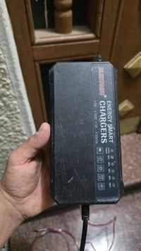 شاحن • ٦ بطاريات • مستخدم