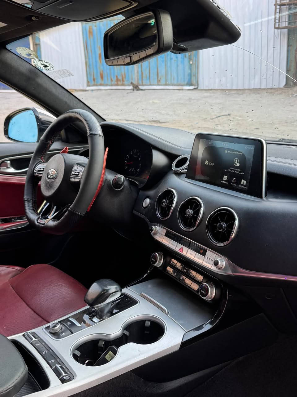 كيا ستنكر للبيع 

kIA STINGER GT2 2018 

 ستنكر GT2 
وارد امريكي ضربتها بنيد و جاملغ بدون شاصي و بيها بارد باب خلف السايق 
السيارة فول الفول قفلت الستنگر شنو ببالك مواصفات تلگاها بيها

▪️ محرك 3.3 لتر V6 توين تيربو.
▪️ قوة 368 حصان.
▪️ عزم 510 نيوتن.متر.
▪️  گير 8 سرعات.
▪️ دفع خلفي (RWD).
▪️ نظام تعليق إلكتروني متكيف (Electronic Suspension).
▪️ أوضاع قيادة (Eco / Comfort / Sport / Smart / Custom).
▪️ شفتات  تبديل خلف المقود 
▪️ مكابح Brembo رياضية أصلية.
▪️ إطارات رياضية عريضة.
▪️ مرايا كهربائية قابلة للطي مع تسخين.
▪️ فتحة سقف بانوراما.

▪️ شاشة 10.25 إنج.
▪️ دعم Apple CarPlay وAndroid Auto.
▪️ نظام صوت Lexicon الفاخر بـ15 سماعة.
▪️ شاحن لاسلكي للهاتف.
▪️داتا شو على الزجاج الامامي (HUD).
▪️ تشغيل السيارة عن بعد.
▪️ دخول ذكي وتشغيل بصمة.

▪️ مقاعد جلد نابا فاخرة.
▪️ مقاعد أمامية كهربائية.
▪️ ذاكرة لمقعد السائق.
▪️ تبريد وتدفئة للمقاعد الأمامية.
▪️ تدفئة للمقاعد الخلفية.
▪️ تدفئة للمقود.
▪️ إضاءة داخلية Ambient Lighting.
▪️ مراية داخلية تعتيم أوتوماتيكي.

▪️ كاميرات 360 درجة.
▪️ كاميرات للنقطة العمياء داخل شاشة العدادات.
▪️ حساسات أمامية وخلفية.
▪️ رادار أمامي.
▪️ مثبت سرعة ذكي.
▪️ نظام المحافظة على المسار.
▪️ مساعد تتبع المسار.
▪️ التحذير من مغادرة المسار.
▪️ فرملة طوارئ أوتوماتيكية.
▪️ مراقبة النقطة العمياء.
▪️ تنبيه حركة المرور الخلفية مع الكبح.
▪️ نظام الخروج الآمن من السيارة.
▪️ باب خلفي كهربائي.
▪️ زجاج خلفي مظلل من المصنع.
هاتف *********** العنوان بلبصره
السعر 135 و بيها مجال Singapore
