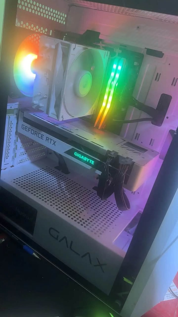 متوفر تجميعه مستخدمه 
المواصفات :
i5-11400f
Rtx 3070
Ram 16gb 3200
ssd 350gb
H510
وي يو بي اس اوفلاين 2000va
وسماعة
سبيكر 

السعر 950الف
بغداد
رقمي ***********
ماعندي توصيل
